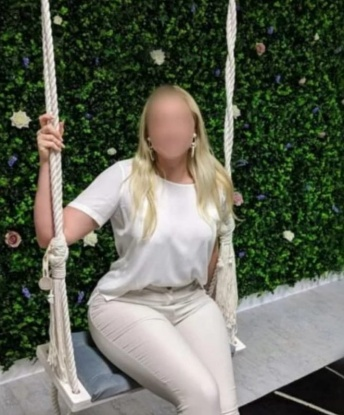 Я креативная и открытая к новым экспериментам. 🌸 Мое тело создано для наслаждения, а мои нежные руки знают, как доставить удовольствие. Мои услуги включают классический и профессиональный массаж, эротический массаж, стриптиз и фантазии. Ты можешь сделать заказ на встречу и проверить мои отзывы, чтобы быть уверенным в моей качественной работе. 🌟 Я живу в Москве и готова встретиться с тобой в любое время. Посмотри мои фото, чтобы увидеть, насколько я прекрасна, и дай мне шанс порадовать тебя своим обслуживанием. 💋 Софушка